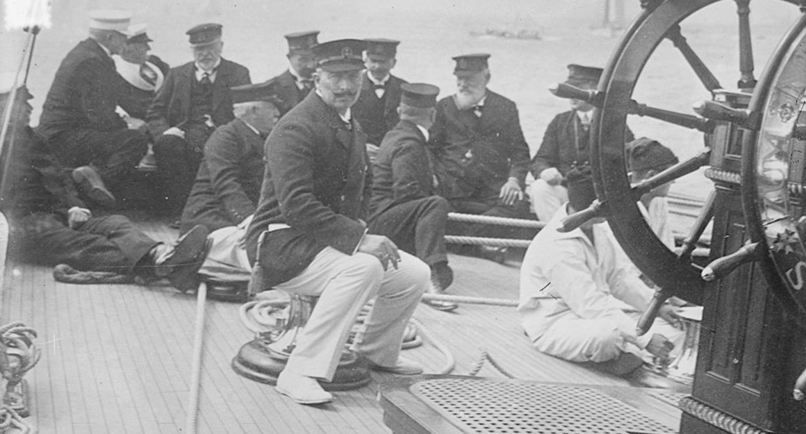 Die Geschichte des Segelsports: Kaiser Wilhelm II auf seiner Segelyacht Meteor. Die Geschichte des Segelsports: Kaiser Wilhelm II auf seiner Segelyacht Meteor.
