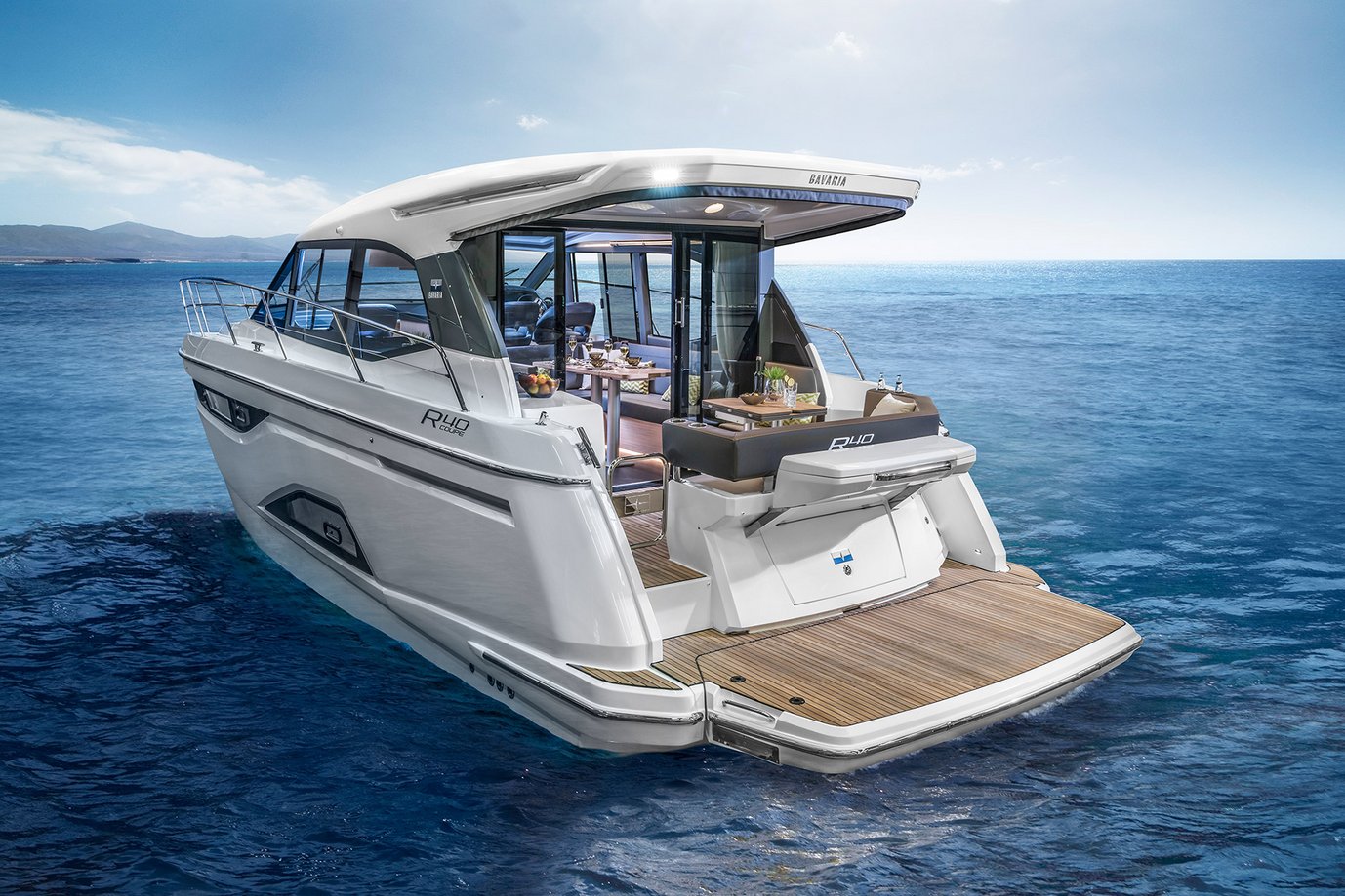 Motorboot R40 COUPE Exterieur aus der R-Line | BAVARIA YACHTS Motorboot R40 COUPE Exterieur aus der R-Line | BAVARIA YACHTS
