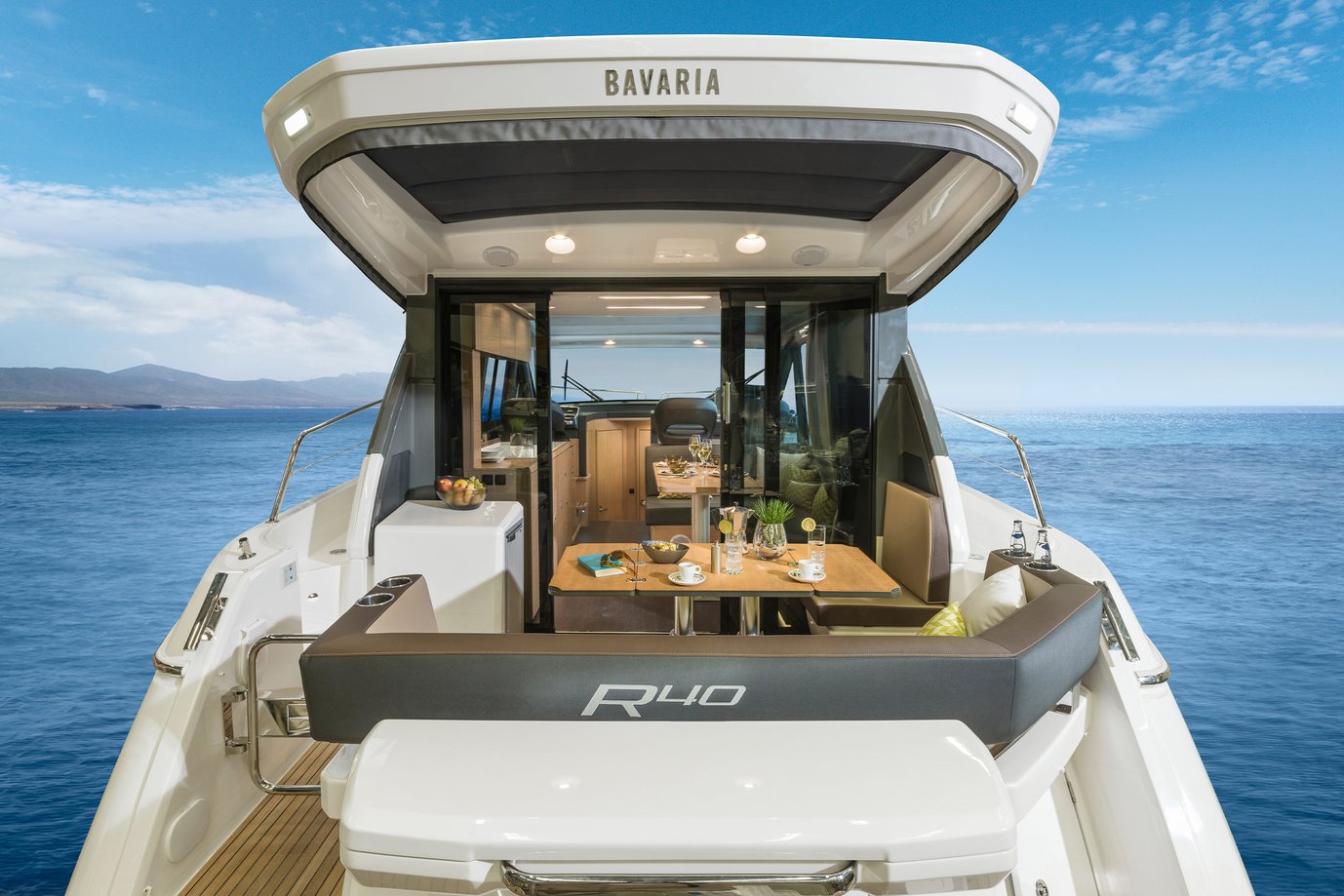 Motorboot R40 COUPE Exterieur aus der R-Line | BAVARIA YACHTS Motorboot R40 COUPE Exterieur aus der R-Line | BAVARIA YACHTS