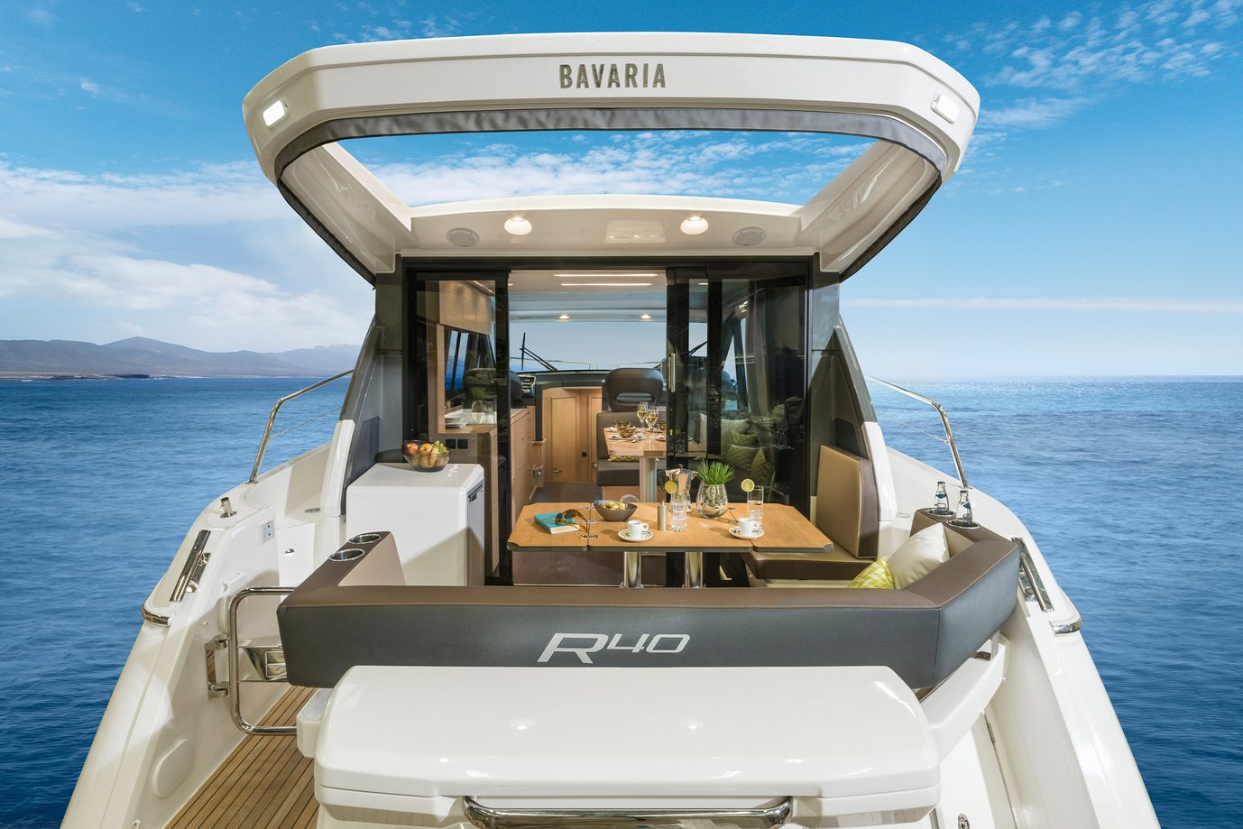 Motorboot R40 COUPE Exterieur aus der R-Line | BAVARIA YACHTS Motorboot R40 COUPE Exterieur aus der R-Line | BAVARIA YACHTS