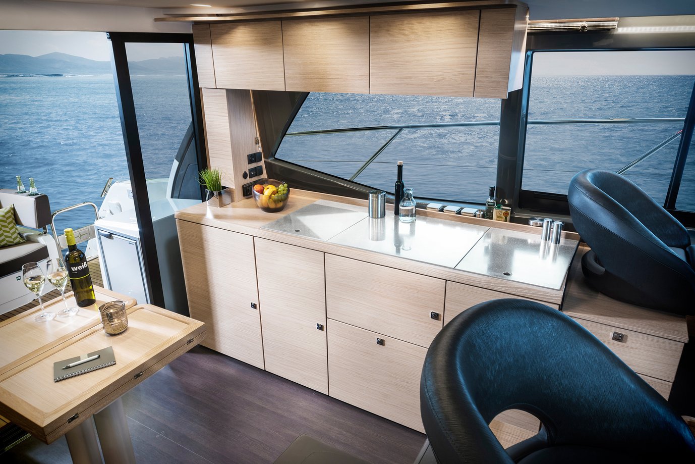 Interior Motorboot R40 Coupe | BAVARIA YACHTS Interior Motorboot R40 Coupe | BAVARIA YACHTS