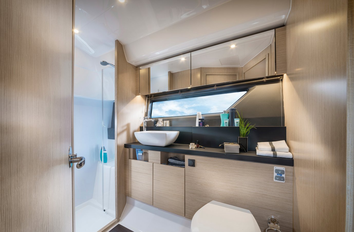 Motorboot R40 Coupe Interieur | BAVARIA YACHTS Motorboot R40 Coupe Interieur | BAVARIA YACHTS