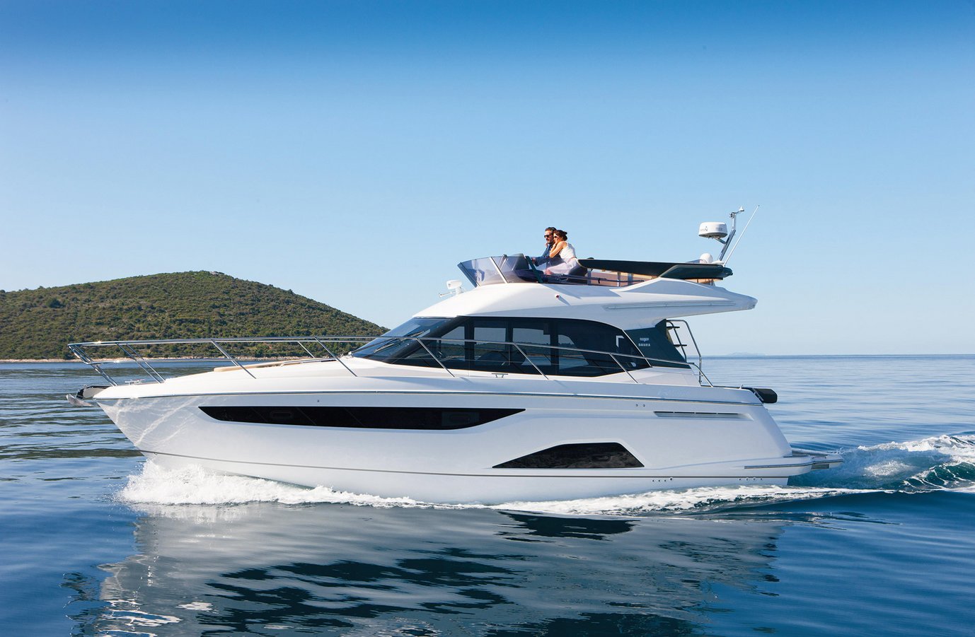 Motorboot R40 FLY Exterieur aus der R-Line | BAVARIA YACHTS Motorboot R40 FLY Exterieur aus der R-Line | BAVARIA YACHTS
