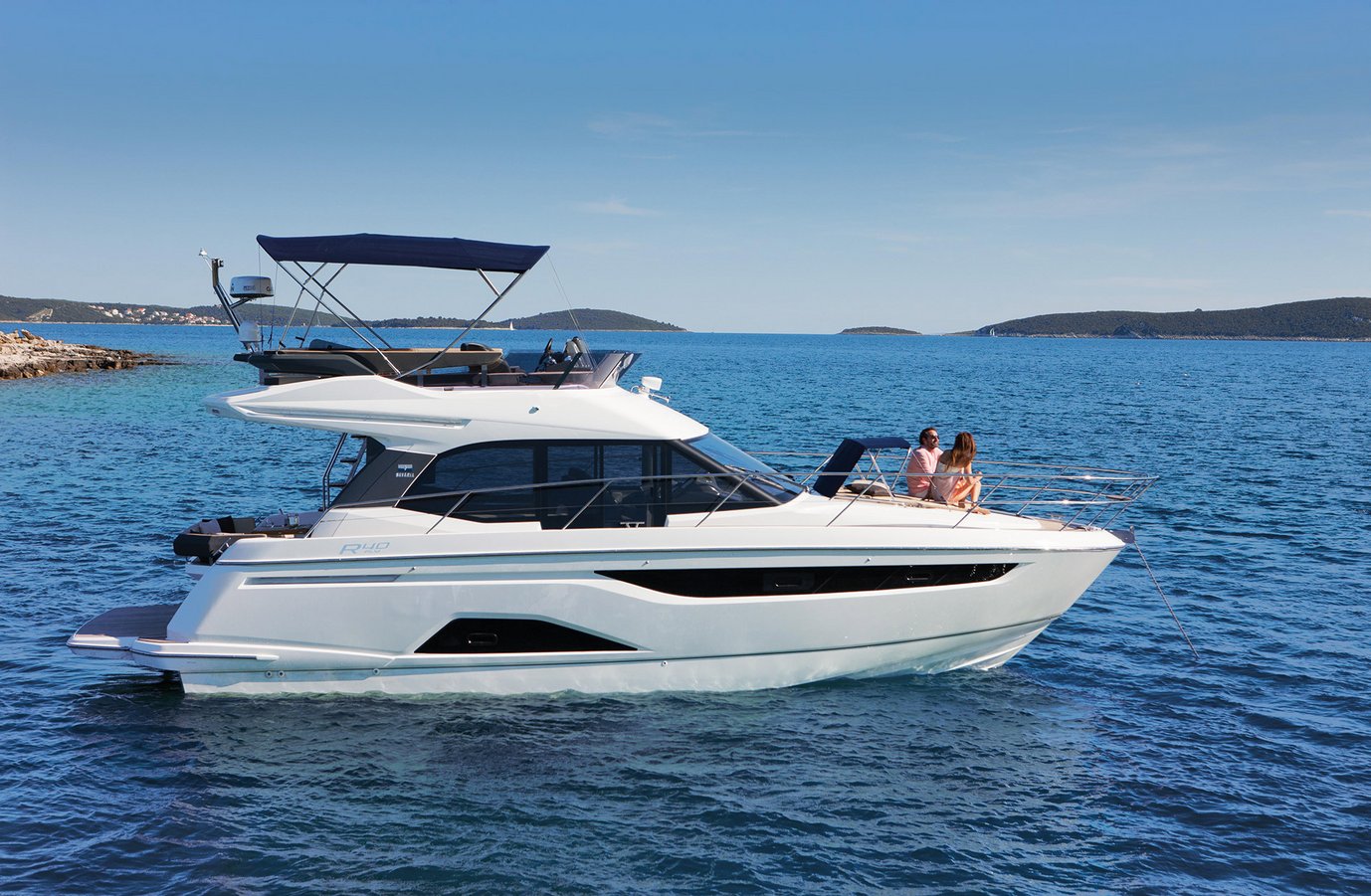 Motorboot R40 FLY Exterieur aus der R-Line | BAVARIA YACHTS Motorboot R40 FLY Exterieur aus der R-Line | BAVARIA YACHTS
