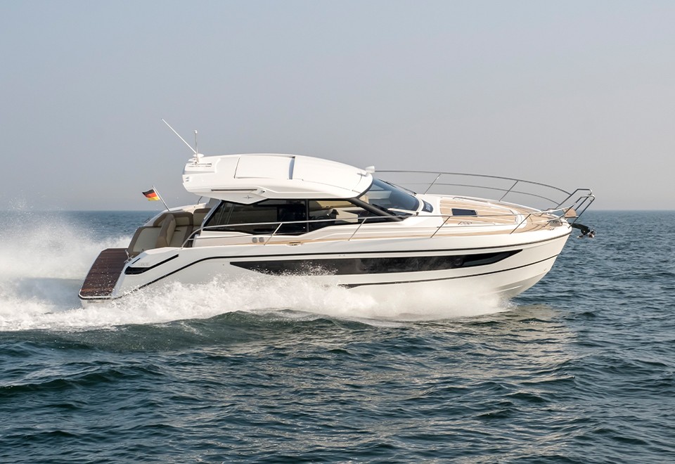 Die BAVARIA SR36 wird ihre Weltpremiere auf der Palma International Boat Show feiern. Die BAVARIA SR36 wird ihre Weltpremiere auf der Palma International Boat Show feiern.